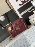 CAMERA BAG 18 IN BUCCANEER RED QUILTED LAMBSKIN DOUBLE C GOLD COIN - Image 4