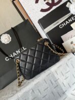 CAMERA BAG 18 IN BLACK QUILTED LAMBSKIN DOUBLE C GOLD COIN - Image 4
