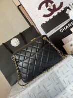 CAMERA BAG 24 IN BLACK QUILTED LAMBSKIN DOUBLE C GOLD COIN - Image 3