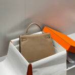 KELLY 32CM IN ETOUPE   GOLD HARDWARE - Image 3