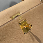 KELLY 32CM IN ETOUPE   GOLD HARDWARE - Image 5