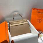 KELLY 32CM IN ETOUPE   GOLD HARDWARE - Image 2