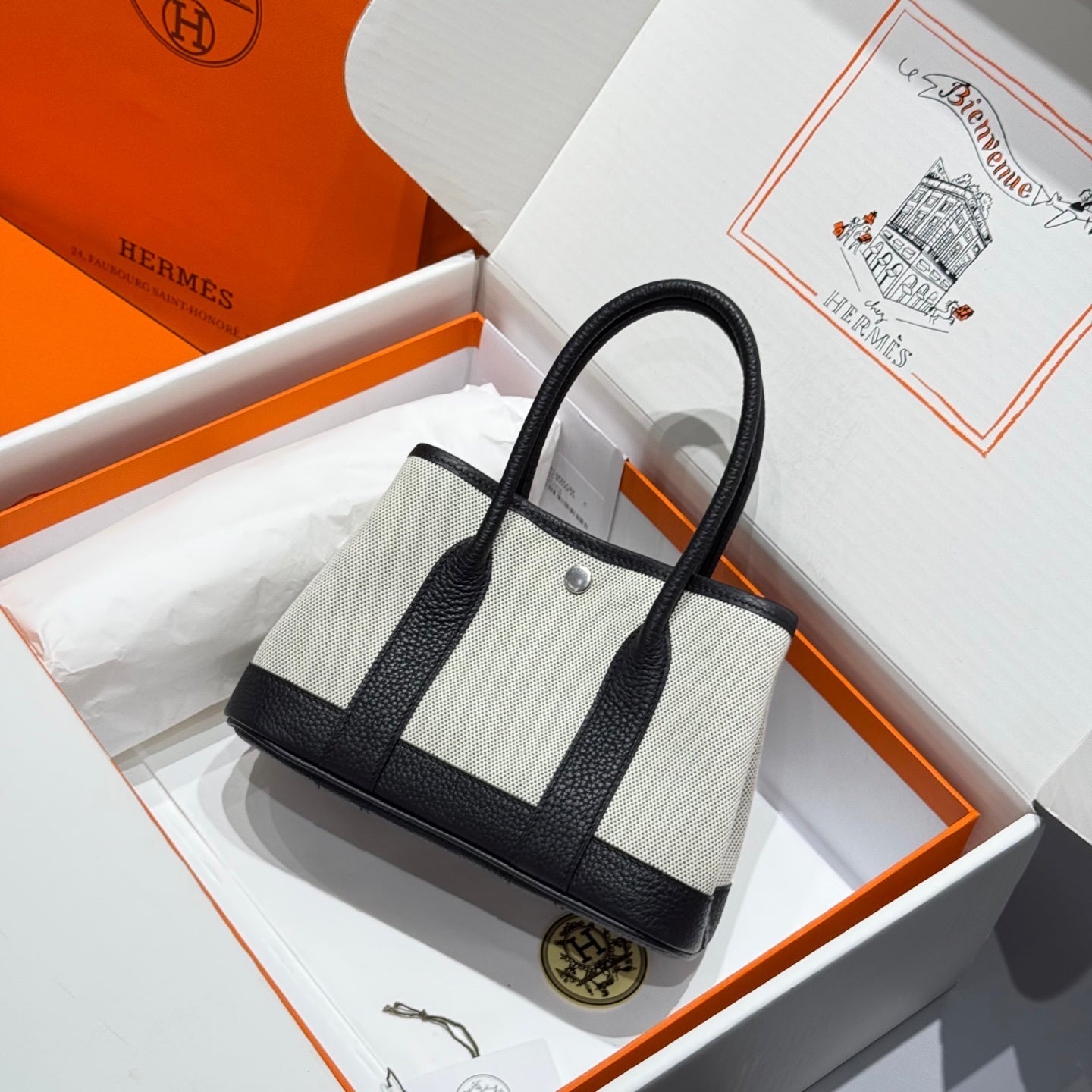 img_43e90bff_20250331_i1743409656219_5762_0_0_jpg_1800x1800_96acba88-06c9-4f71-8d3a-59d59998e43d-1.jpg GARDEN PARTY 23CM IN WHITE TOILETS COTTON CANVAS AND BLACK - Image 1