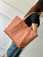 LOW KEY CABAS MM BAG 47 IN TAWNY BROWN GRAINED CALFSKIN - Image 10