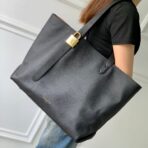 LOW KEY CABAS MM BAG 47 IN BLACK GRAINED CALFSKIN