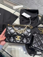 CC MINI 22 FLAP BAG IN BLACK CALFSKIN GOLD HARDWARE WITH PEARL CHAIN - Image 3