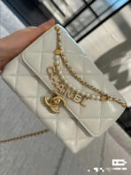 CC MINI 22 FLAP BAG IN WHITE CALFSKIN GOLD HARDWARE - Image 5