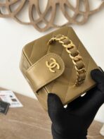 MINI VINTAGE COSMETIC BAG 11 IN CAPE PALLISER SHINY CALFSKIN GOLD HARDWARE - Image 6