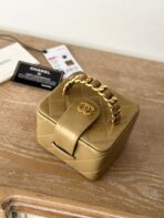 MINI VINTAGE COSMETIC BAG 11 IN CAPE PALLISER SHINY CALFSKIN GOLD HARDWARE - Image 10