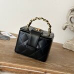 MINI VINTAGE COSMETIC BAG 11 IN BLACK SHINY CALFSKIN GOLD HARDWARE - Image 2