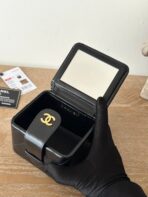 MINI VINTAGE COSMETIC BAG 11 IN BLACK SHINY CALFSKIN GOLD HARDWARE - Image 4
