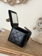MINI VINTAGE COSMETIC BAG 11 IN BLACK SHINY CALFSKIN GOLD HARDWARE - Image 5