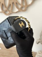 MINI VINTAGE COSMETIC BAG 11 IN BLACK SHINY CALFSKIN GOLD HARDWARE - Image 6