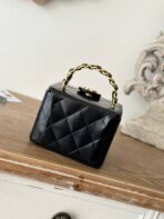 MINI VINTAGE COSMETIC BAG 11 IN BLACK SHINY CALFSKIN GOLD HARDWARE - Image 7