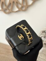 MINI VINTAGE COSMETIC BAG 11 IN BLACK SHINY CALFSKIN GOLD HARDWARE - Image 8