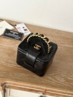 MINI VINTAGE COSMETIC BAG 11 IN BLACK SHINY CALFSKIN GOLD HARDWARE - Image 9