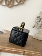 MINI VINTAGE COSMETIC BAG 11 IN BLACK SHINY CALFSKIN GOLD HARDWARE - Image 10
