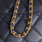 RETRO STYLE FLAP BAG 22 IN BLACK GRAINED  GOLD HARDWARE - Image 5