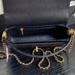 RETRO STYLE FLAP BAG 22 IN BLACK GRAINED  GOLD HARDWARE - Image 3