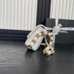 MEDIUM FLAP BAG 26 IN WHITE CALFSKIN GOLD DOUBLE C THICK CHAIN - Image 10