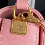 RETRO STYLE FLAP BAG 19 IN LGHT PINK GRAINED  GOLD HARDWARE - Image 9