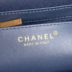 RETRO STYLE FLAP BAG 19 IN NAVY BLUE GRAINED CALFSKIN GOLD HARDWARE - Image 3