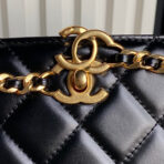 QUILTED HANDBAG 21 IN BLACK DIAMOND PATTERN  GOLD HARDWARE - Image 7