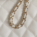 25C FLAP BAG 18 IN WHITE SHINY GRAINED  GOLD HARDWARE - Image 10
