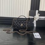 25C FLAP BAG 18 IN BLACK SHINY GRAINED  GOLD HARDWARE - Image 2