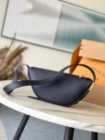 LOW KEY BUMBAG 28 IN BLACK CALFSKIN GOLD BUCKLE - Image 7