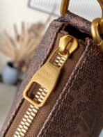 POCHETTE ACCESSOIRE XL 28 IN BROWN MONOGRAM DUST CANVAS - Image 5