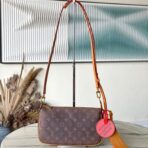 POCHETTE ACCESSOIRE XL 28 IN BROWN MONOGRAM DUST CANVAS - Image 2