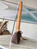 POCHETTE ACCESSOIRE XL 28 IN BROWN MONOGRAM DUST CANVAS - Image 10