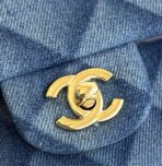 MEDIUM FLAP BAG 25 IN CLASSIC BLUE DENIM GOLD HARDWARE - Image 10