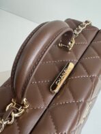 MEDIUM BOX BAG 22 IN CHOCOLATE LAMBSKIN GOLD HARDWARE - Image 4