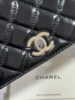 PEARL HANDLE FLAP BAG 18 IN BLACK SHINY - Image 7