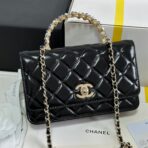 PEARL HANDLE FLAP BAG 18 IN BLACK SHINY - Image 2