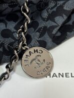 LARGE DRAWSTRING FLORAL PRINT SHOULDER BAG 39 IN BLACK MIX GREY DENIM - Image 4