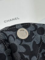 LARGE DRAWSTRING FLORAL PRINT SHOULDER BAG 39 IN BLACK MIX GREY DENIM - Image 6