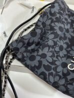 DRAWSTRING FLORAL PRINT SHOULDER BAG 20 IN BLACK MIX GREY DENIM - Image 6