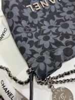 DRAWSTRING FLORAL PRINT SHOULDER BAG 20 IN BLACK MIX GREY DENIM - Image 7