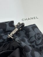 DRAWSTRING FLORAL PRINT SHOULDER BAG 20 IN BLACK MIX GREY DENIM - Image 10