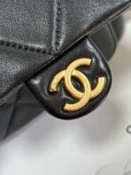 QUILTED HOBO CARGO BAG 31 IN BLACK  GOLD CHAIN - Image 3