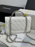 FLAP BAG WITH SILVER-TONE HANDLE 19 IN WHITE CAVIAR SKIN - Image 3