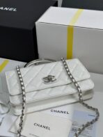 FLAP BAG WITH SILVER-TONE HANDLE 19 IN WHITE CAVIAR SKIN - Image 5