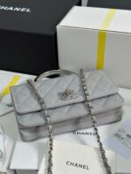 FLAP BAG WITH SILVER-TONE HANDLE 19 IN GREY SHINY CAVIAR SKIN - Image 3
