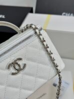 MINI VANITY TOP HANDLE CASE 17 IN WHITE CAVIAR SKIN SILVER-TONE PLATED METAL - Image 3