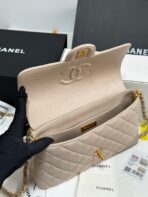 FLAP BAG WITH HANDLE 25 IN BEIGE LAMBSKIN GOLD PLATED METAL - Image 7