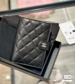 CC BIFOLD WALLET CAVIAR 14 BLACK GRAINED CALFSKIN - Image 2