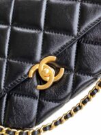 CC MEDIUM 22 FLAP BAG IN BLACK LAMBSKIN GOLD HARDWARE - Image 6